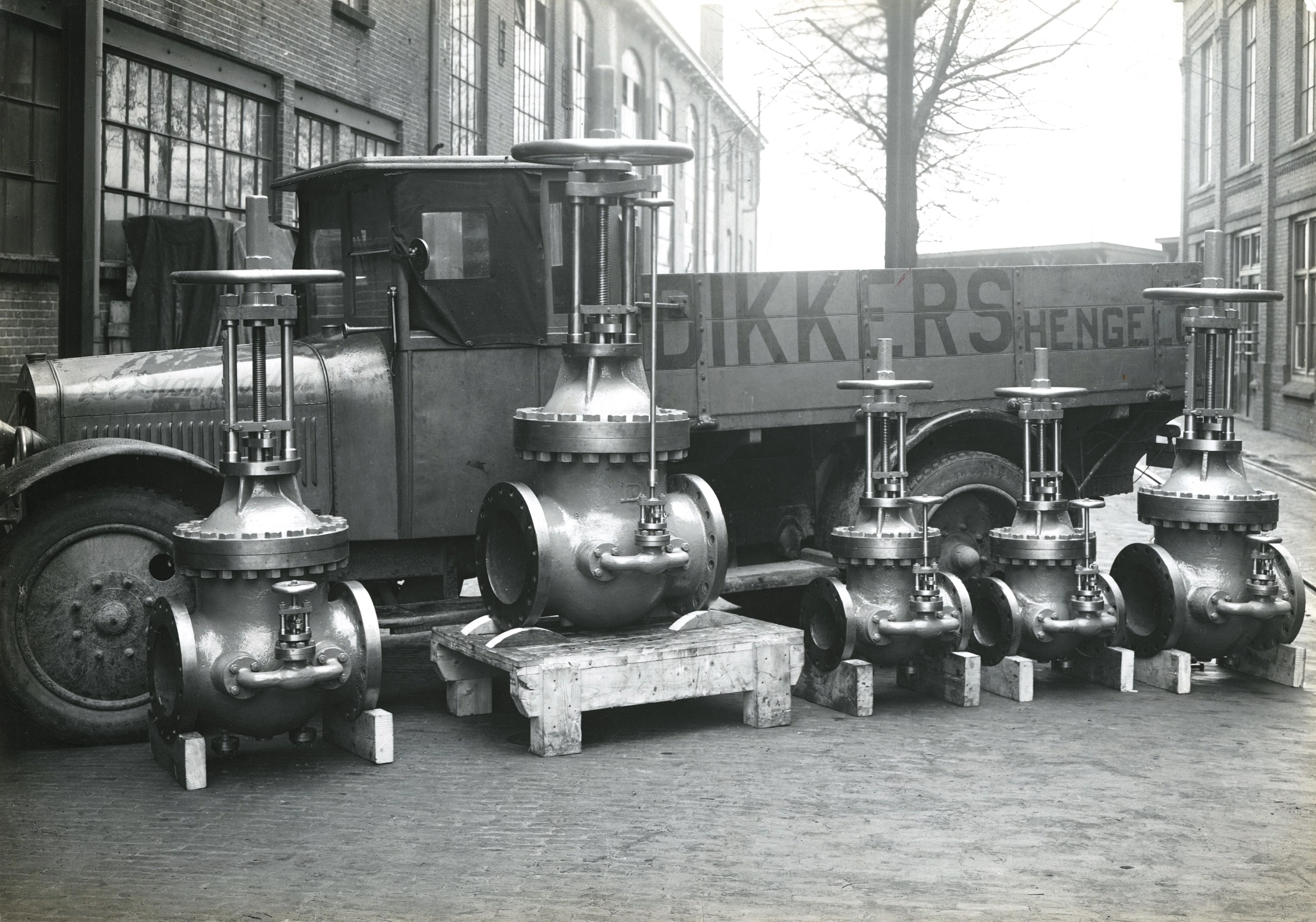 Koperwerk en kunst uit de Dikkersfabriek